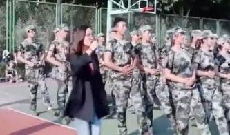大学生军训吃瓜视频,大学生军训生活趣味瞬间大揭秘