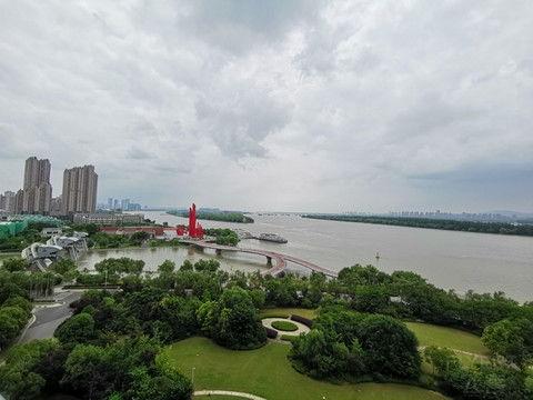 世茂滨江 吃瓜视频,揭秘网红小区背后的故事