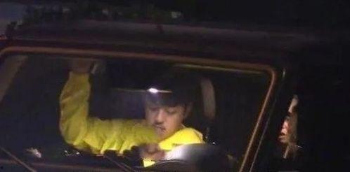 外国吃瓜被误伤事件视频,网络视频引发热议