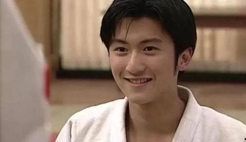 吃瓜王菲谢霆锋视频播放,视频播放引发网友热议