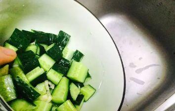 掌瓜能凉拌吗怎么吃的视频,简单美味，轻松学会