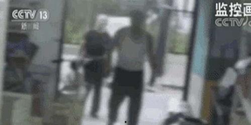 西宁老汉吃瓜事件视频曝光,一场引发网友热议的街头奇观