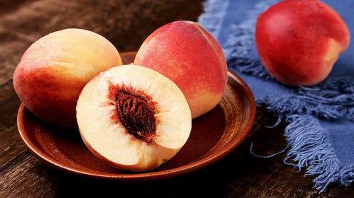 蜜瓜吃桃子视频