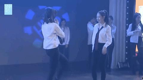 美女上班吃瓜视频网站在线观看